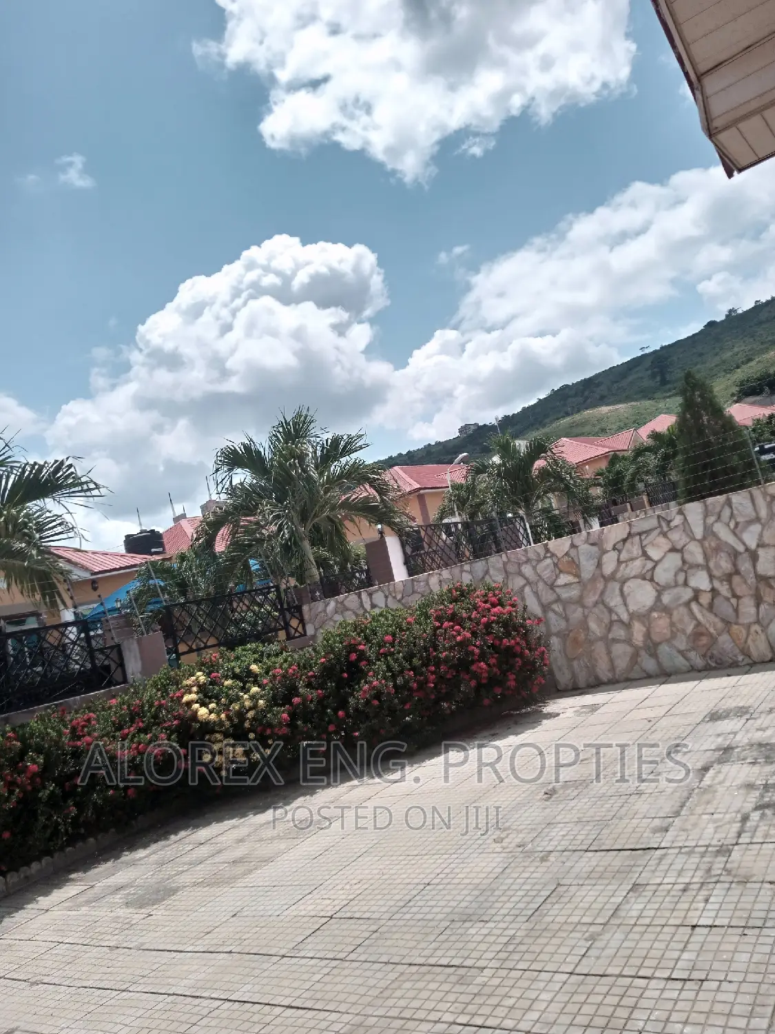 3bdrm House in Self Compound, Oyarifa for rent in Oyarifa