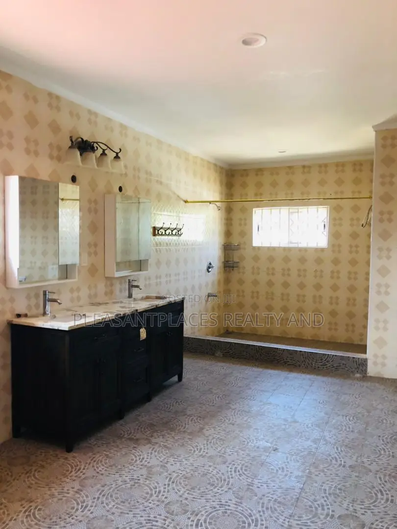 5bdrm Duplex in Pleasantplaces, Ashomang Estate for rent in Ashomang Estate