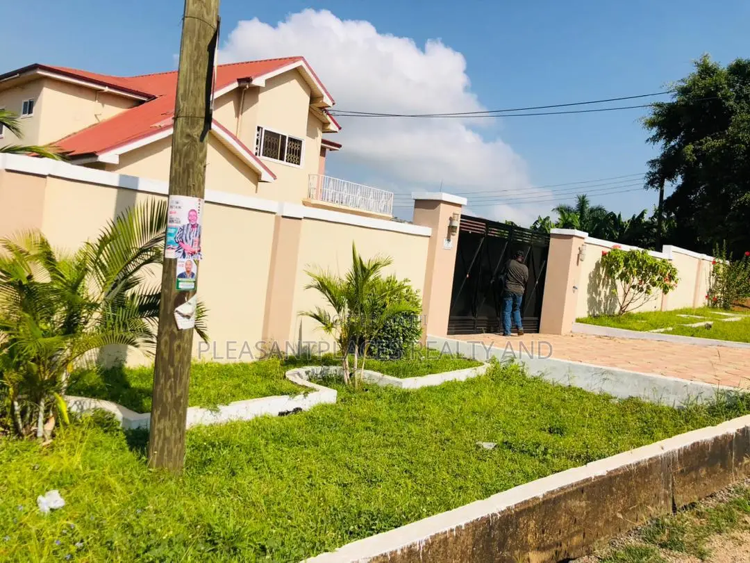 5bdrm Duplex in Pleasantplaces, Ashomang Estate for rent in Ashomang Estate