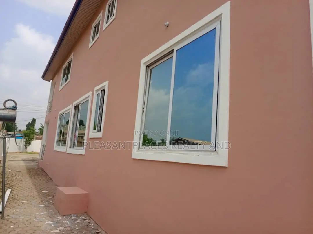 5bdrm Duplex in Pleasantplaces, Taifa-Burkina for rent in Taifa-Burkina