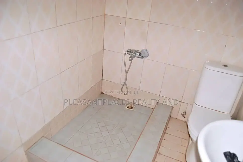 5bdrm Duplex in Pleasantplaces, Ofankor for rent in Ofankor