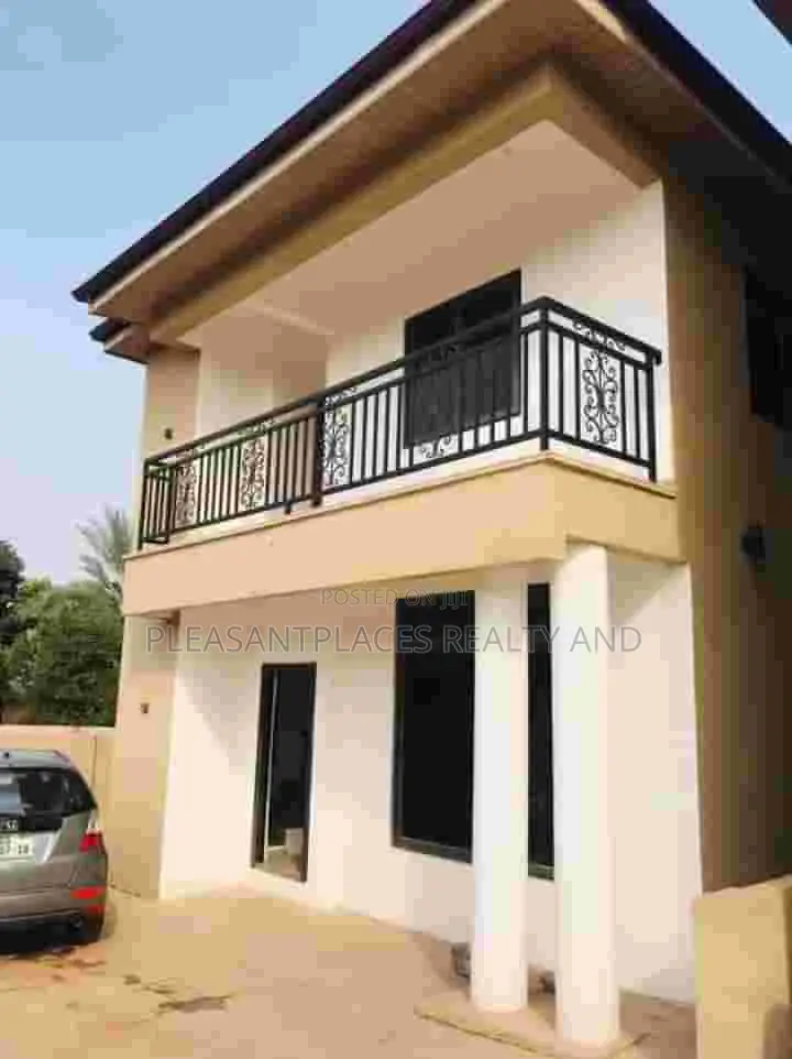 2bdrm Duplex in Pleasantplaces, Madina for rent in Madina