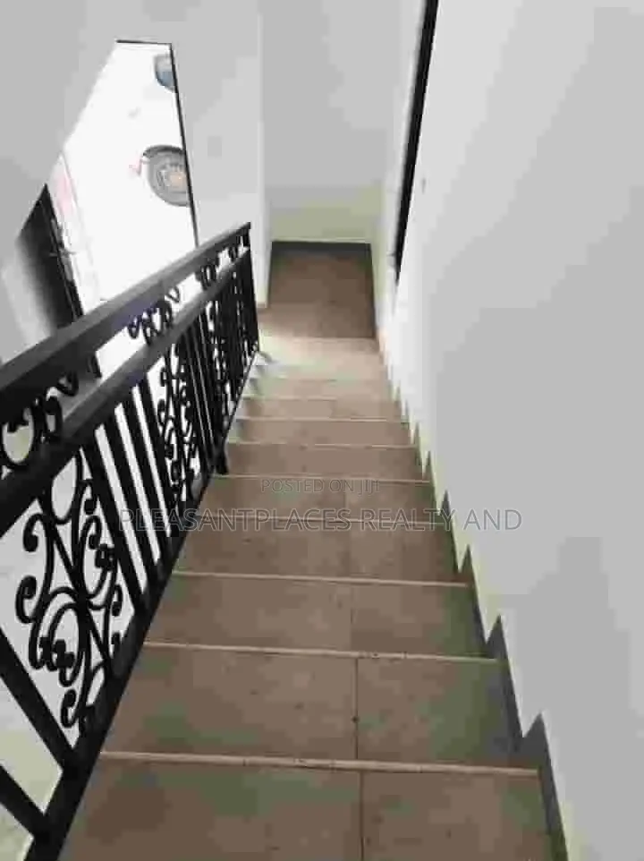 2bdrm Duplex in Pleasantplaces, Madina for rent in Madina