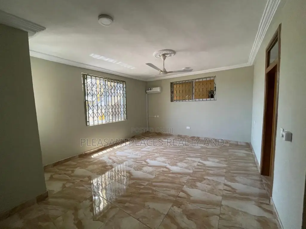 3bdrm Apartment in Pleasantplaces, East Legon for rent in East Legon