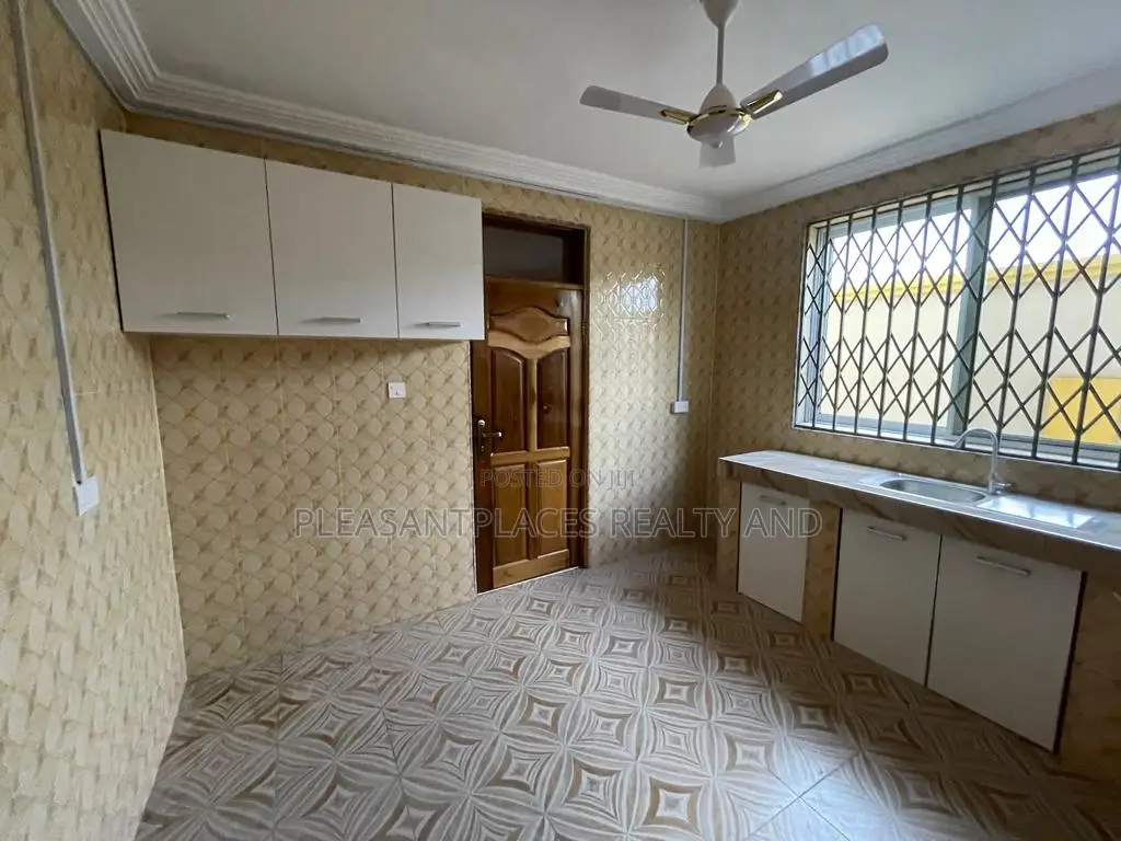 3bdrm Apartment in Pleasantplaces, East Legon for rent in East Legon