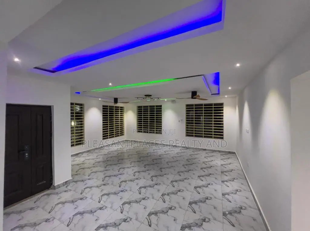 4bdrm Duplex in Pleasantplaces, Oyarifa for rent in Oyarifa