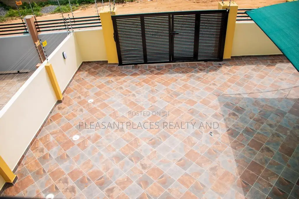 4bdrm Duplex in Pleasantplaces, Oyarifa for rent in Oyarifa