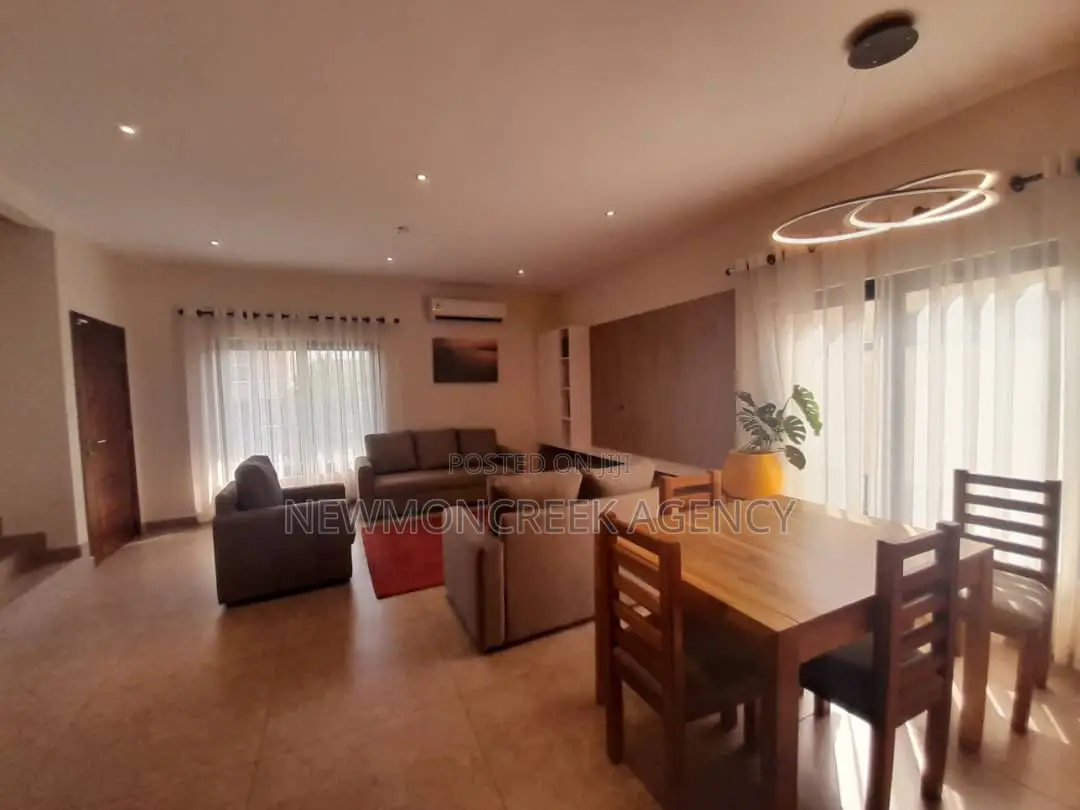 4bdrm Duplex in Oyarifa Road, Accra Metropolitan for sale in Accra Metropolitan