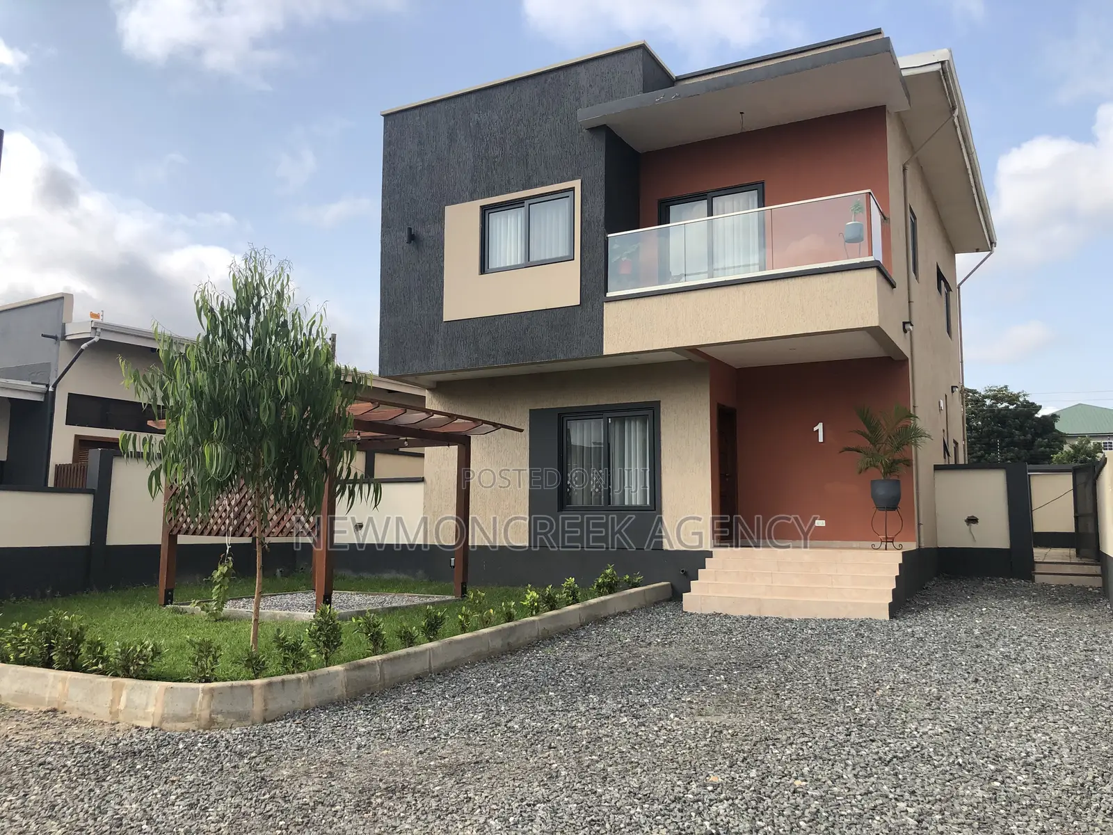 4bdrm Duplex in Oyarifa Road, Accra Metropolitan for sale in Accra Metropolitan