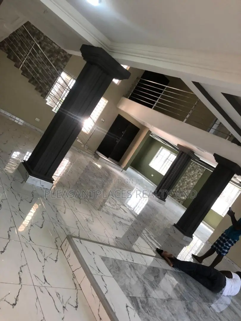 5bdrm Duplex in Pleasantplaces, Accra Metropolitan for sale in Accra Metropolitan