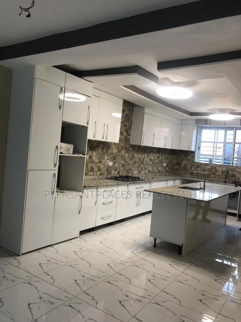 5bdrm Duplex in Pleasantplaces, Accra Metropolitan for sale in Accra Metropolitan