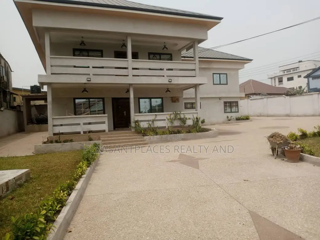 7bdrm Duplex in Pleasantplaces, Achimota for rent in Achimota
