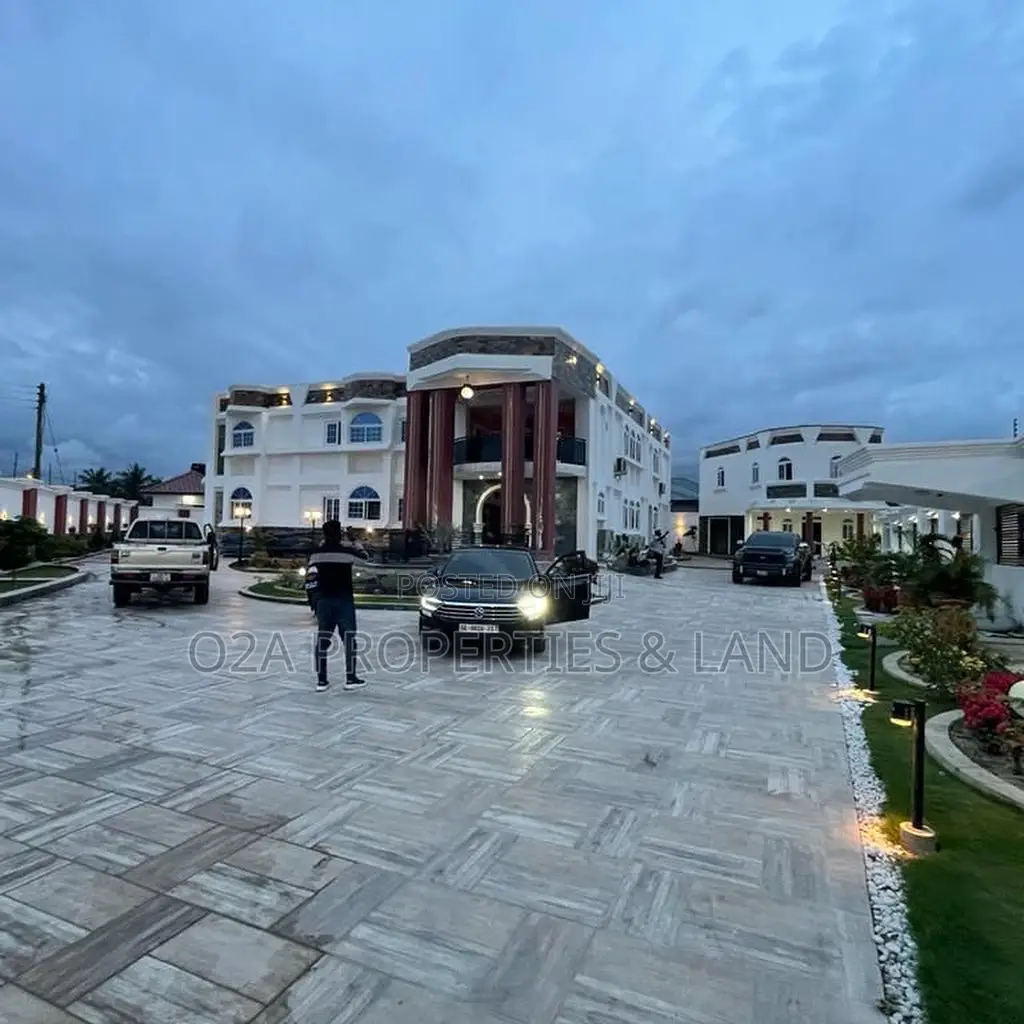 Furnished 6bdrm House in Tema Community 12, Sakumono for sale in Sakumono