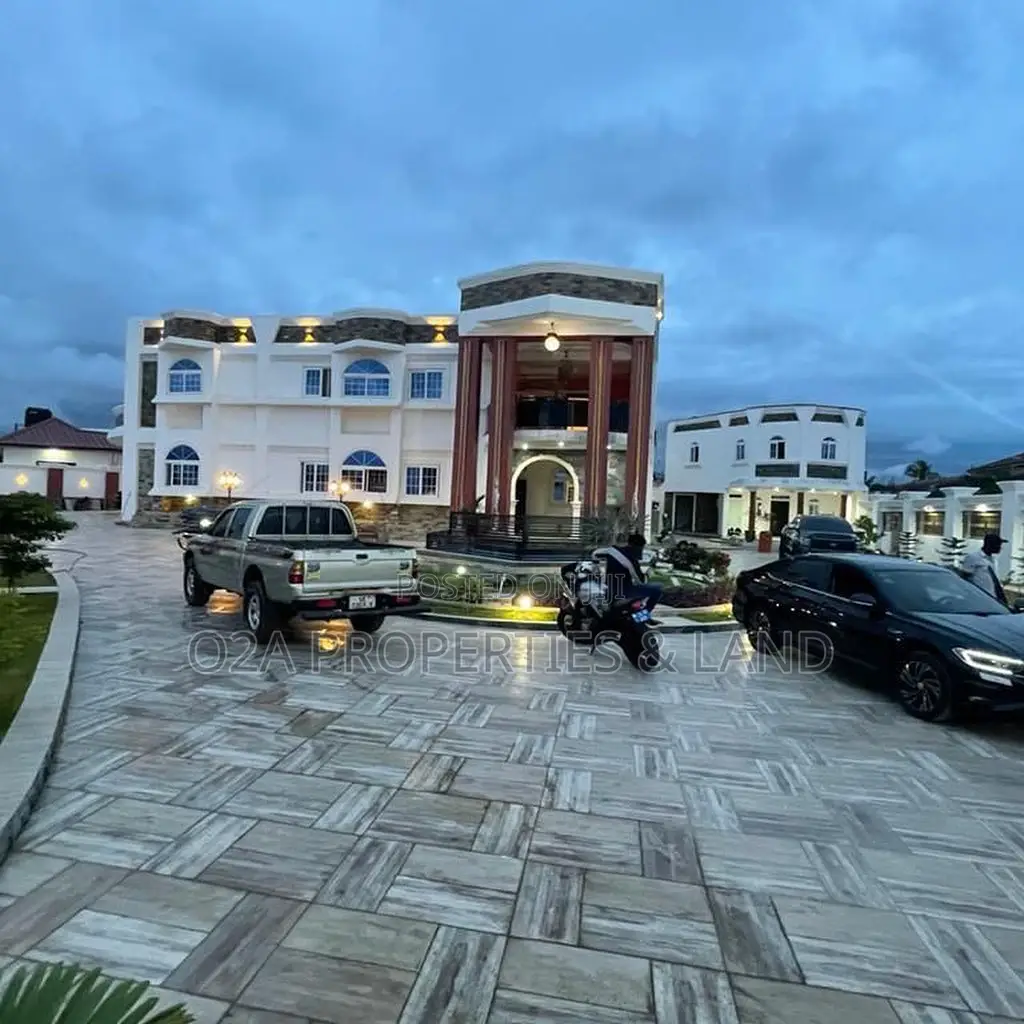 Furnished 6bdrm House in Tema Community 12, Sakumono for sale in Sakumono