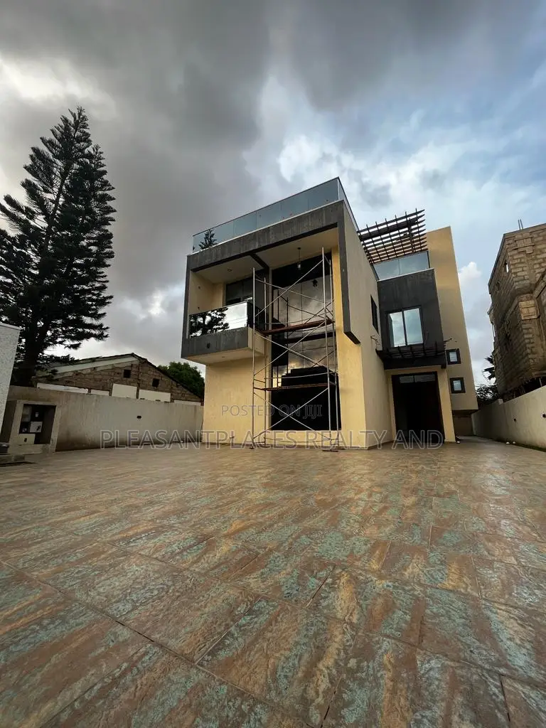 5bdrm Mansion in Pleasantplaces, East Legon for sale in East Legon