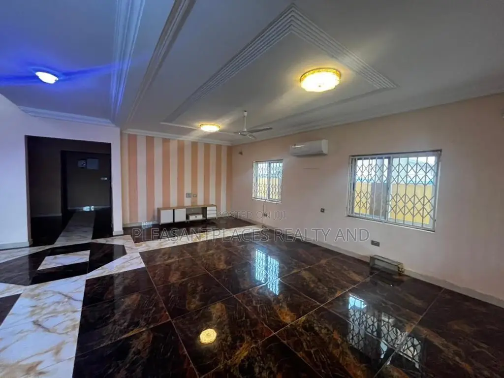4bdrm Duplex in Pleasantplaces, East Legon for rent in East Legon