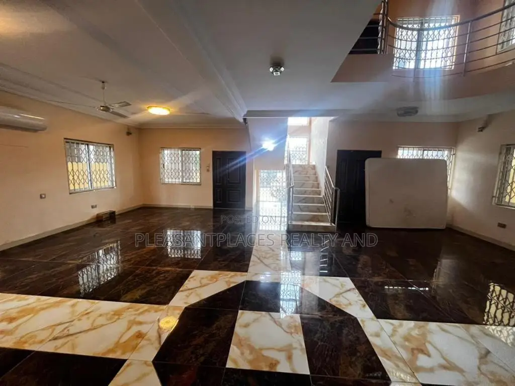 4bdrm Duplex in Pleasantplaces, East Legon for rent in East Legon