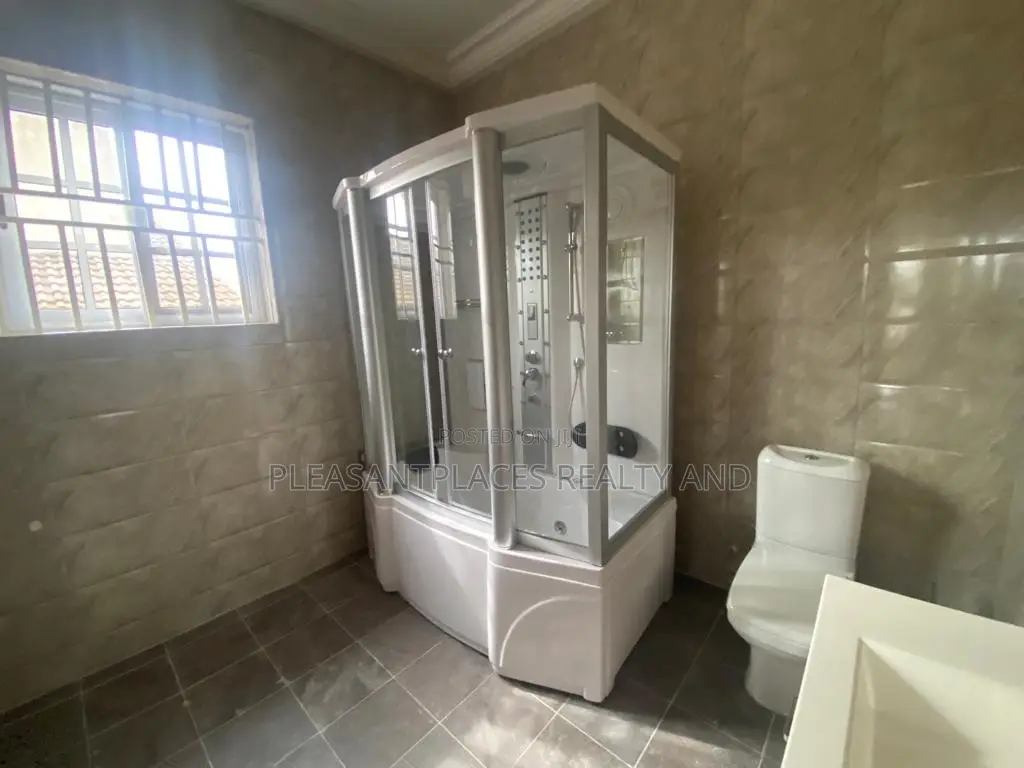 4bdrm Duplex in Pleasantplaces, East Legon for rent in East Legon