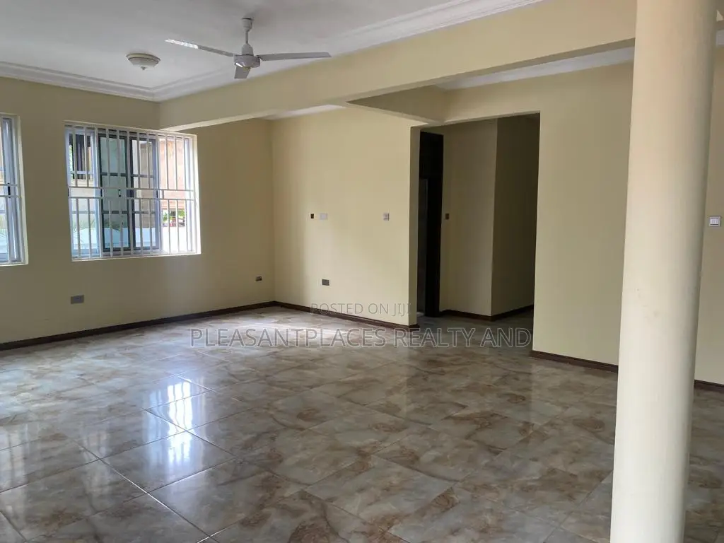 4bdrm Duplex in Pleasantplaces, East Legon for rent in East Legon