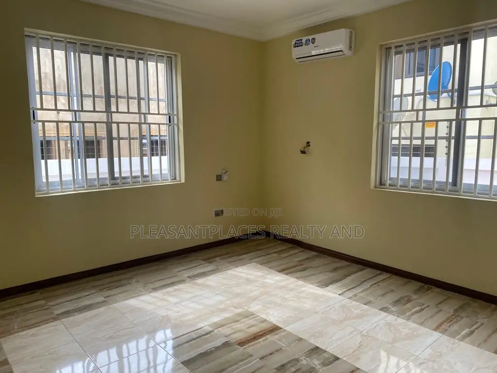 4bdrm Duplex in Pleasantplaces, East Legon for rent in East Legon
