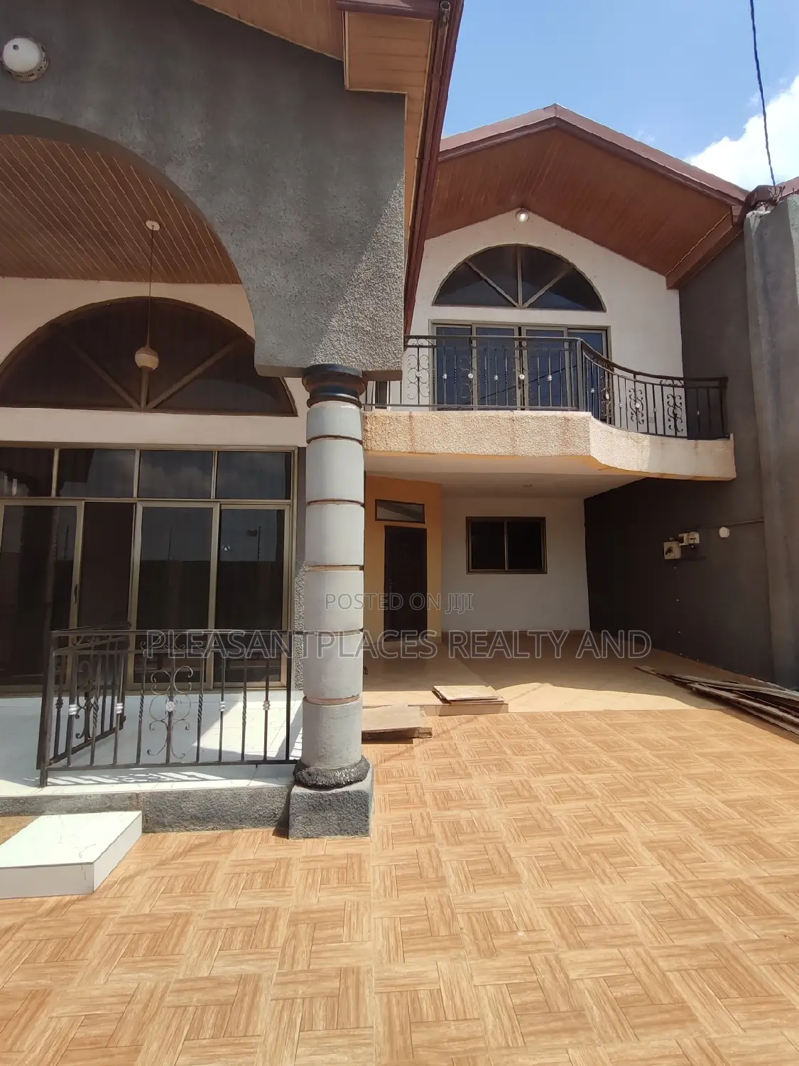4bdrm Duplex in Pleasantplaces, East Legon for rent in East Legon