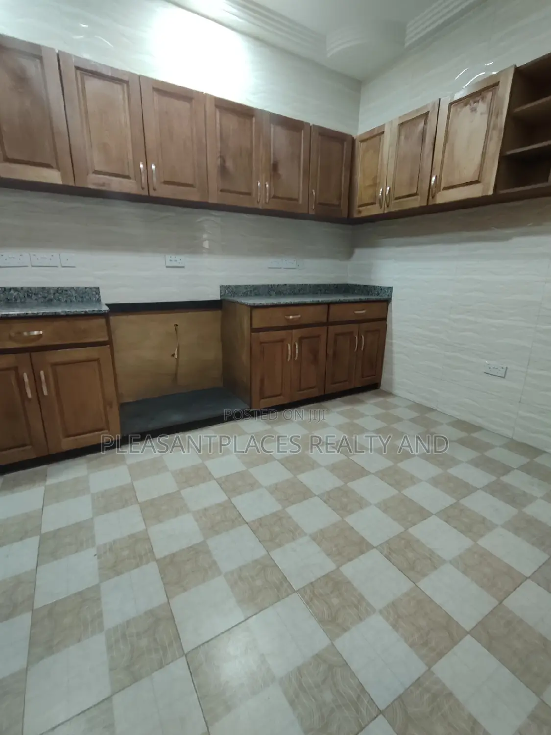 4bdrm Duplex in Pleasantplaces, East Legon for rent in East Legon