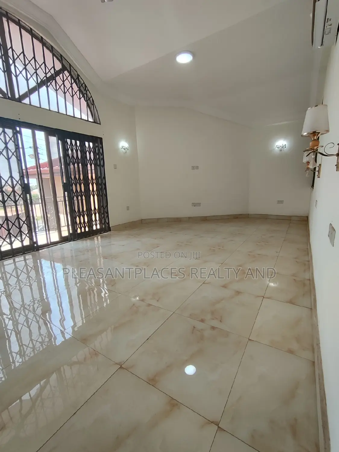 4bdrm Duplex in Pleasantplaces, East Legon for rent in East Legon
