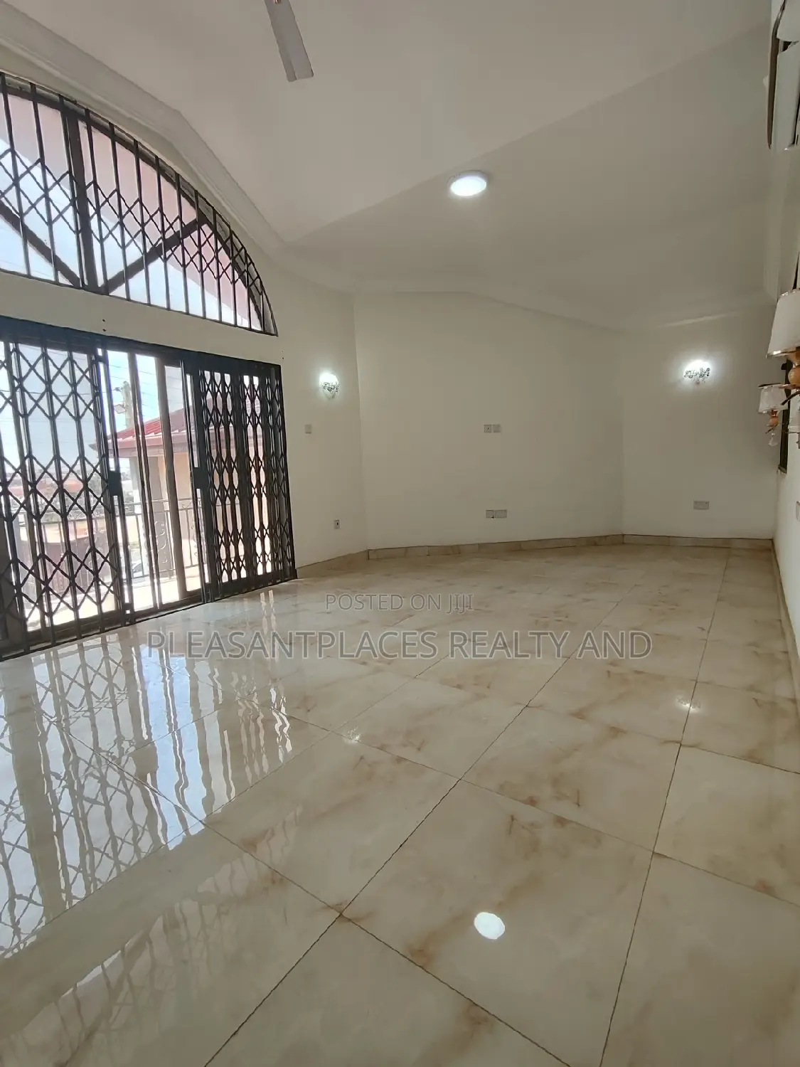 4bdrm Duplex in Pleasantplaces, East Legon for rent in East Legon
