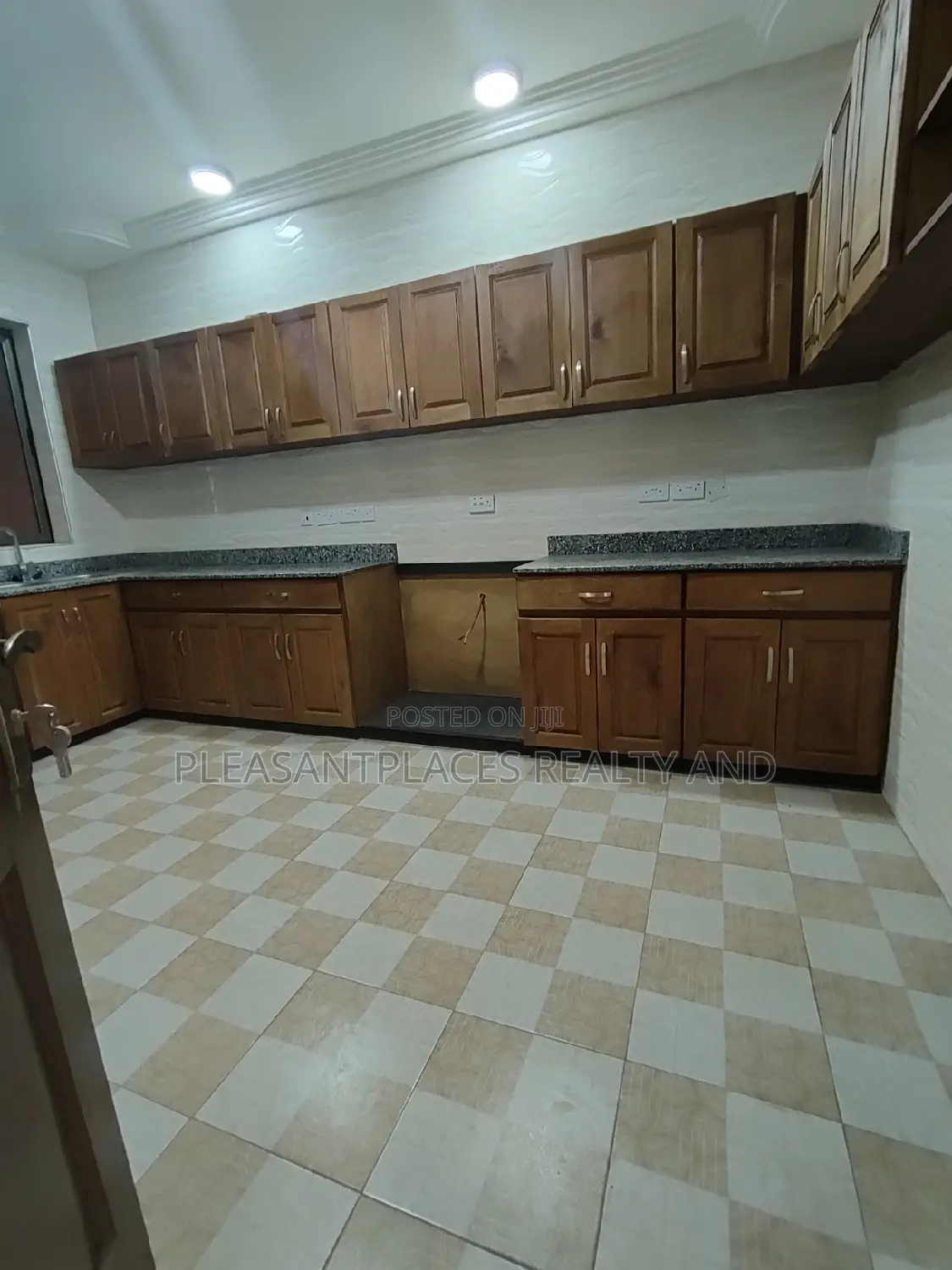 4bdrm Duplex in Pleasantplaces, East Legon for rent in East Legon