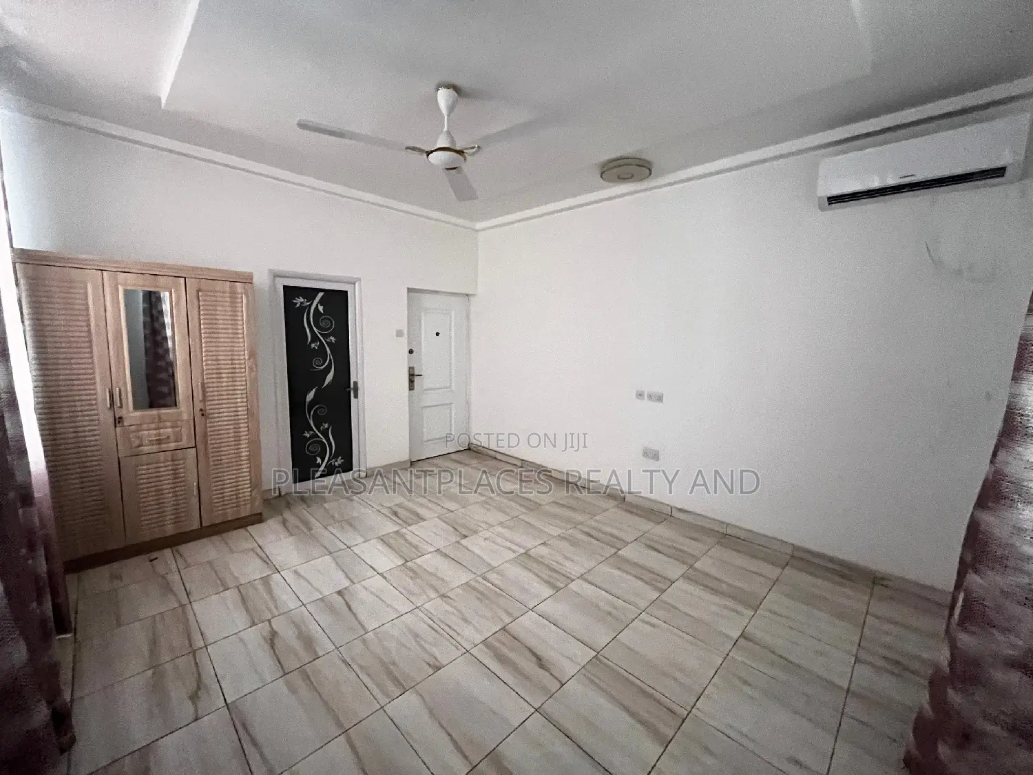 4bdrm Duplex in Pleasantplaces, Adjiriganor for sale in Adjiriganor
