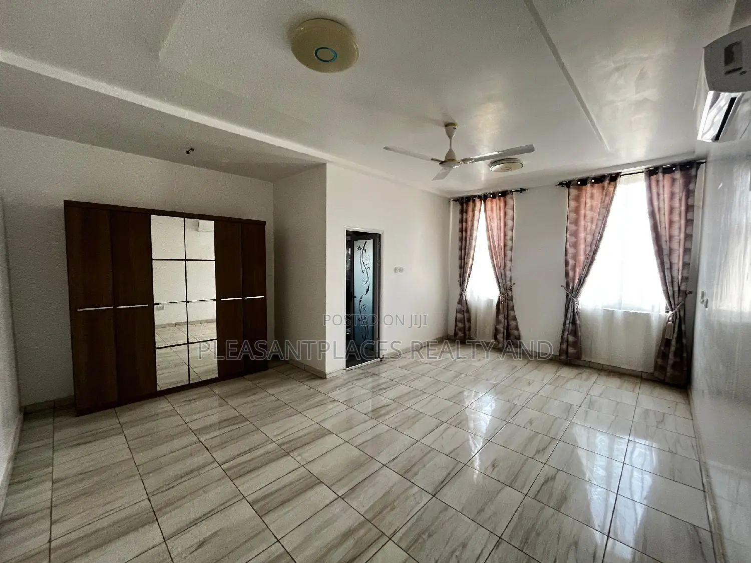 4bdrm Duplex in Pleasantplaces, Adjiriganor for sale in Adjiriganor