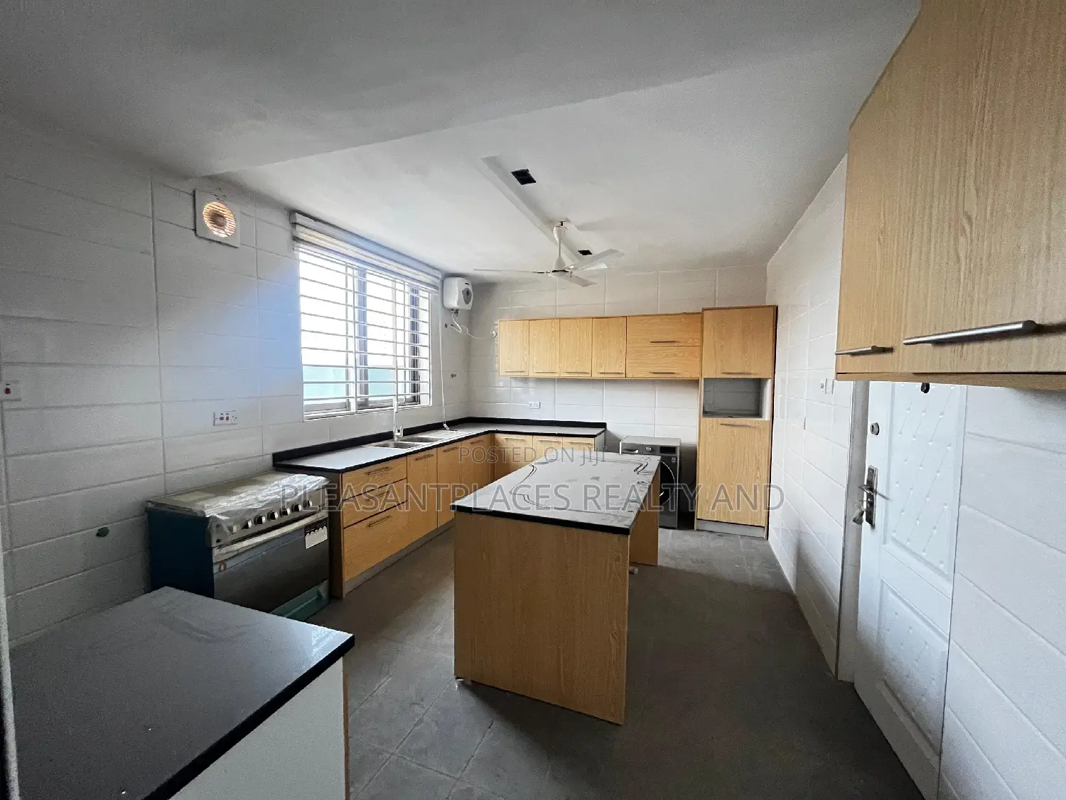 4bdrm Duplex in Pleasantplaces, Adjiriganor for sale in Adjiriganor