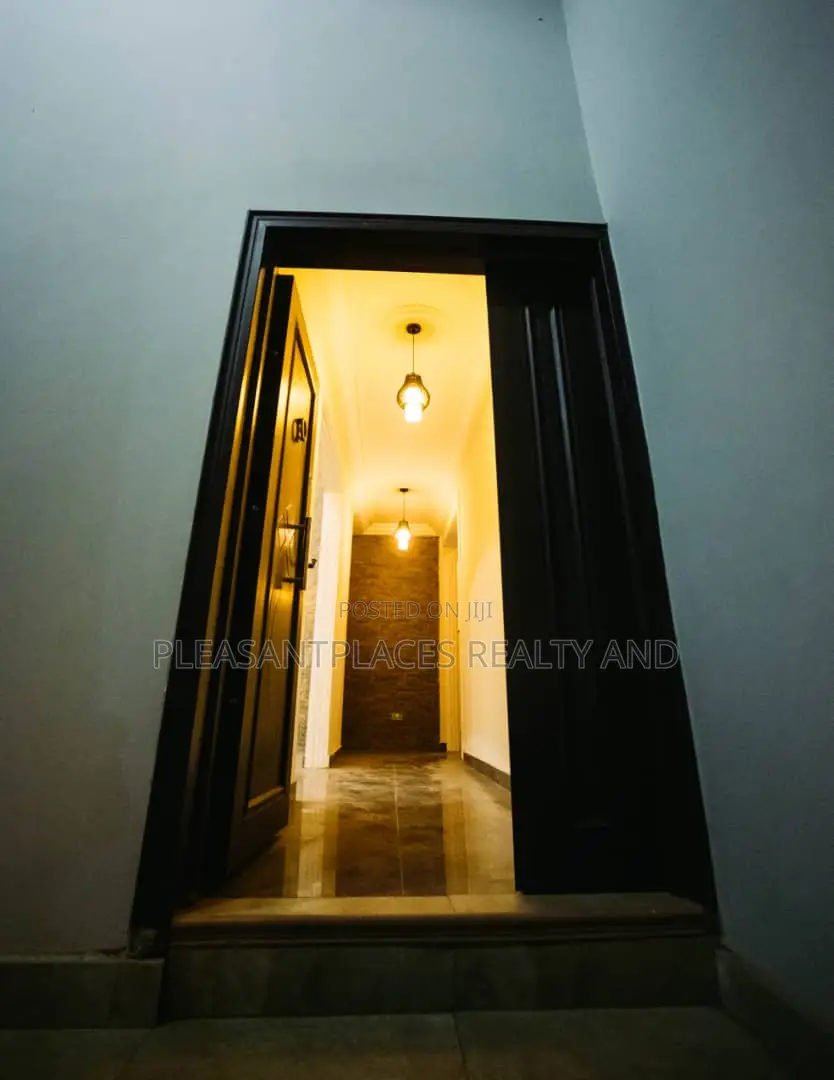 4bdrm Duplex in Pleasantplaces, Accra Metropolitan for sale in Accra Metropolitan