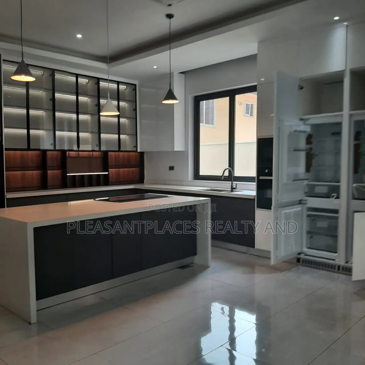4bdrm Duplex in Pleasantplaces, East Legon for sale in East Legon
