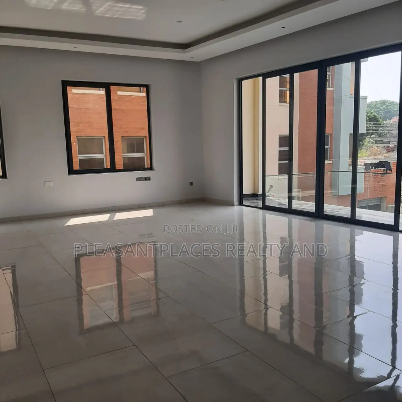 4bdrm Duplex in Pleasantplaces, East Legon for sale in East Legon
