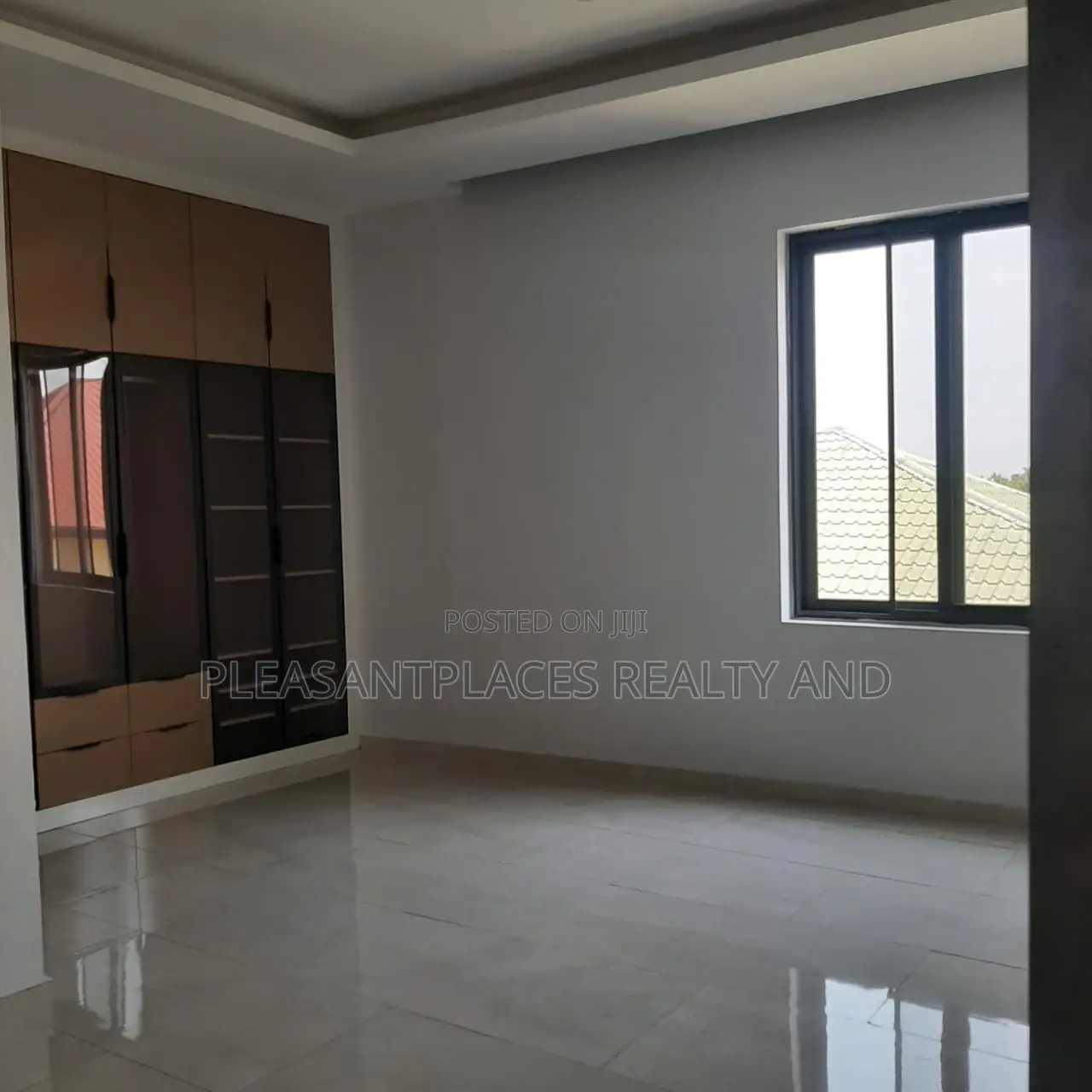 4bdrm Duplex in Pleasantplaces, East Legon for sale in East Legon