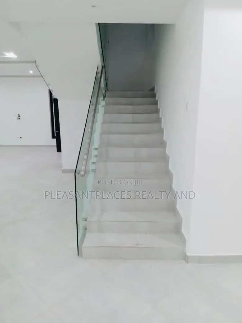 4bdrm Duplex in Pleasantplaces, East Legon for rent in East Legon