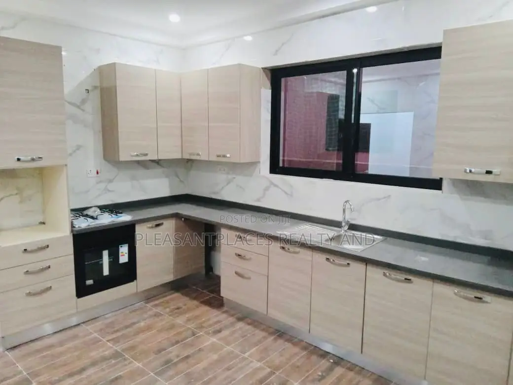 4bdrm Duplex in Pleasantplaces, East Legon for rent in East Legon
