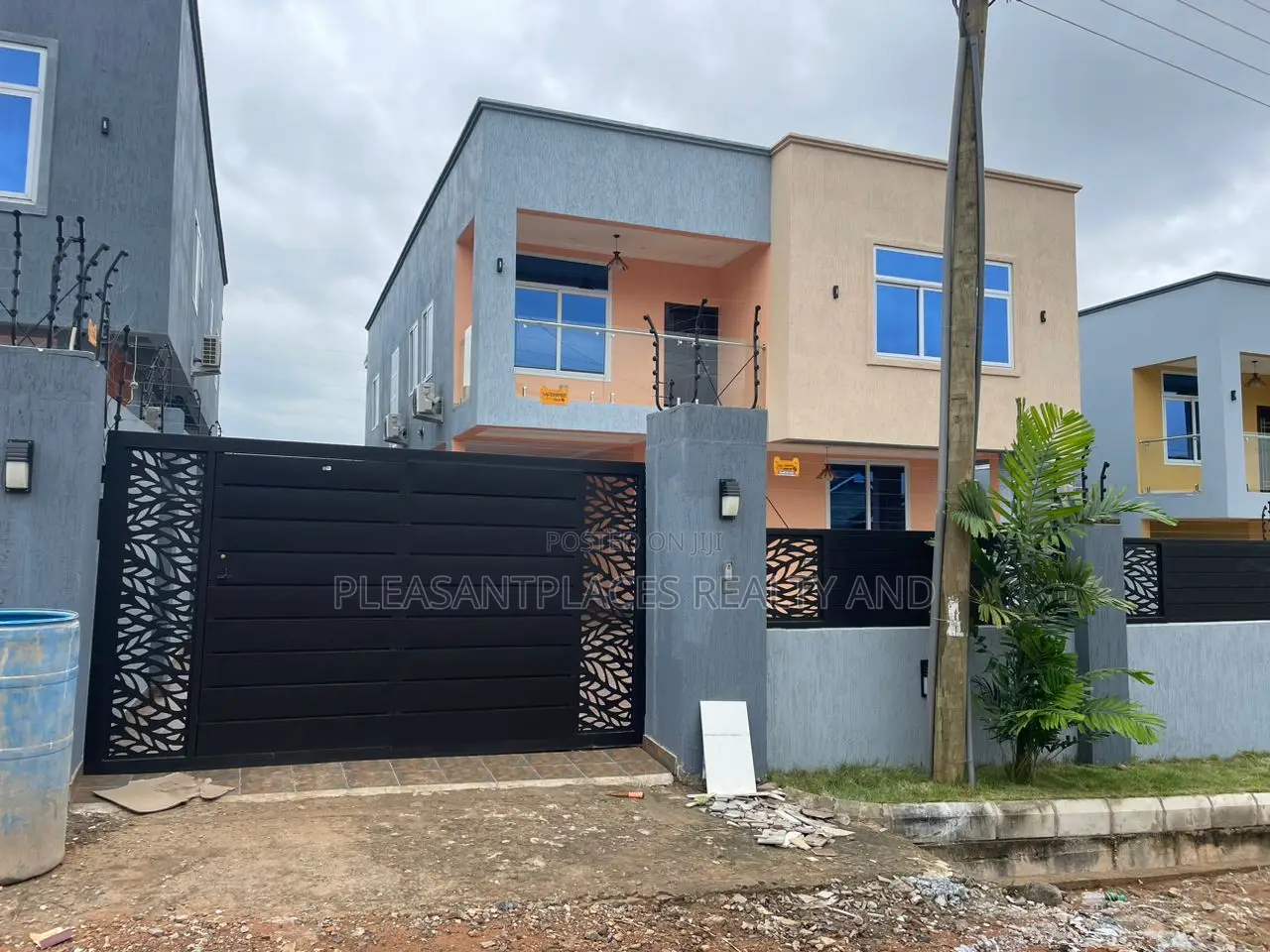 4bdrm Duplex in Pleasantplaces, Oyarifa for rent in Oyarifa