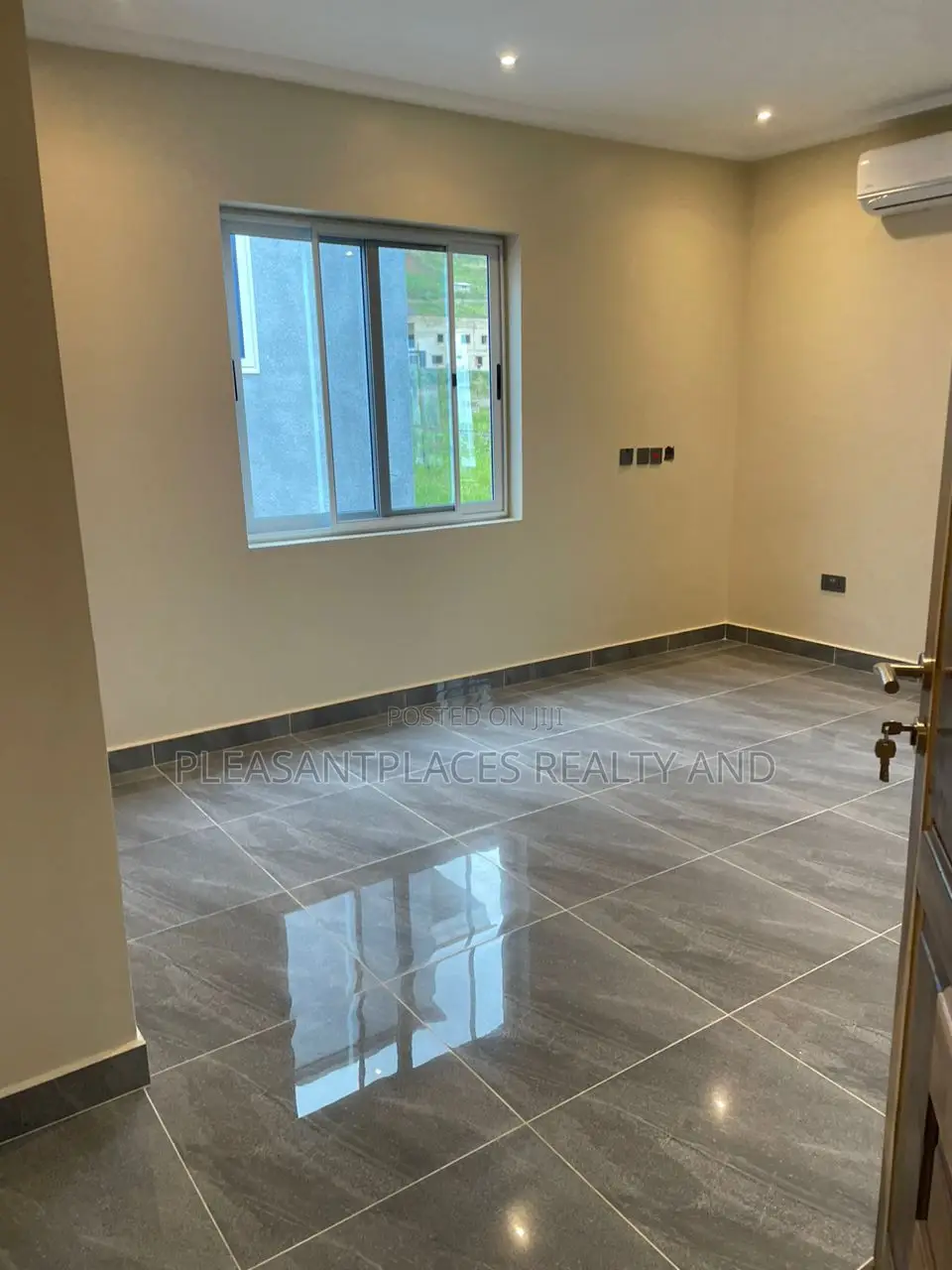 4bdrm Duplex in Pleasantplaces, Oyarifa for rent in Oyarifa