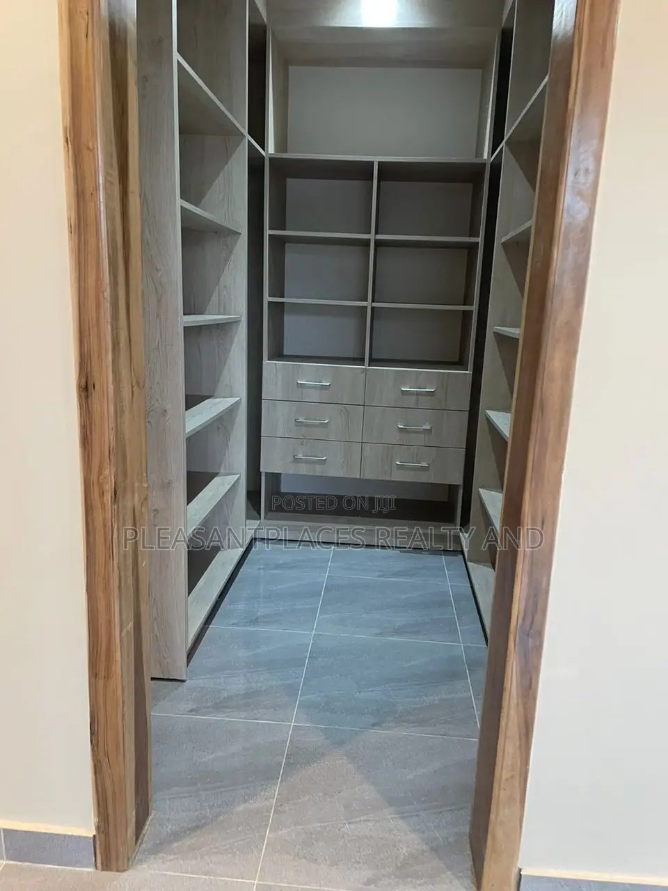 4bdrm Duplex in Pleasantplaces, Oyarifa for rent in Oyarifa