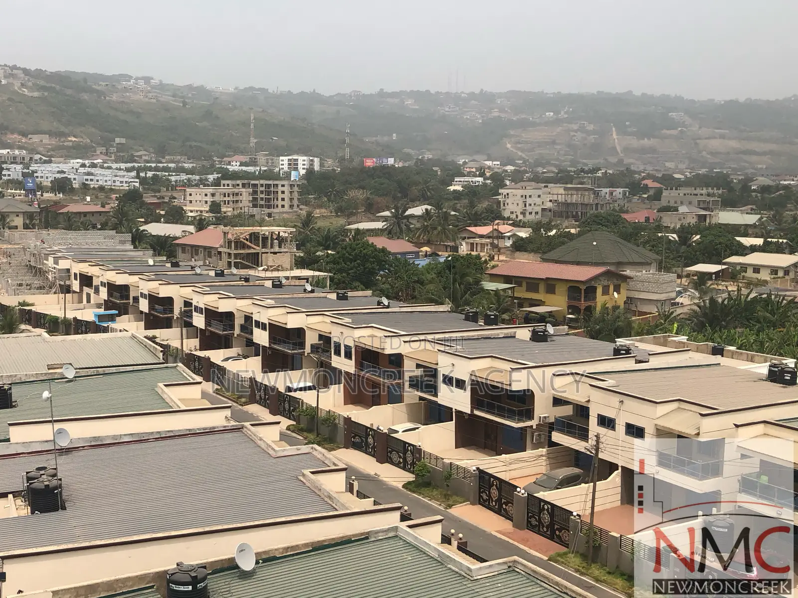 3bdrm Duplex in Oyarifa Road, Accra Metropolitan for sale in Accra Metropolitan