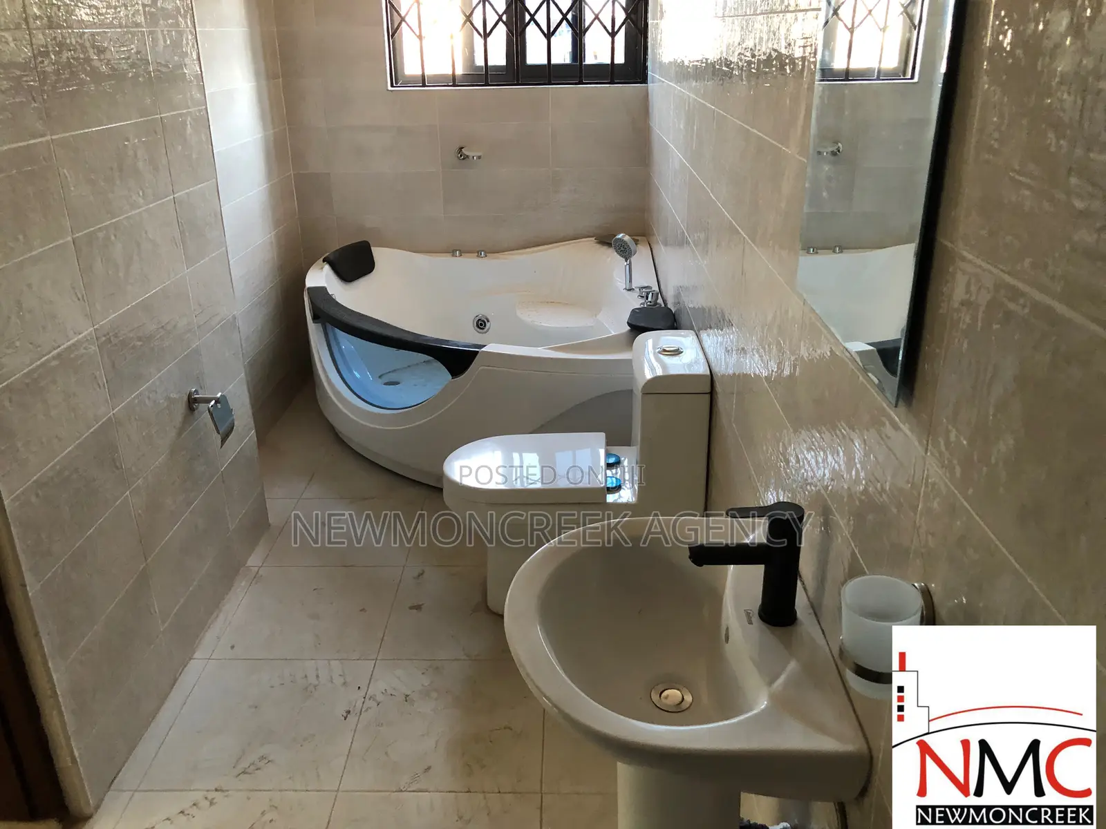 3bdrm Duplex in Oyarifa Road, Accra Metropolitan for sale in Accra Metropolitan