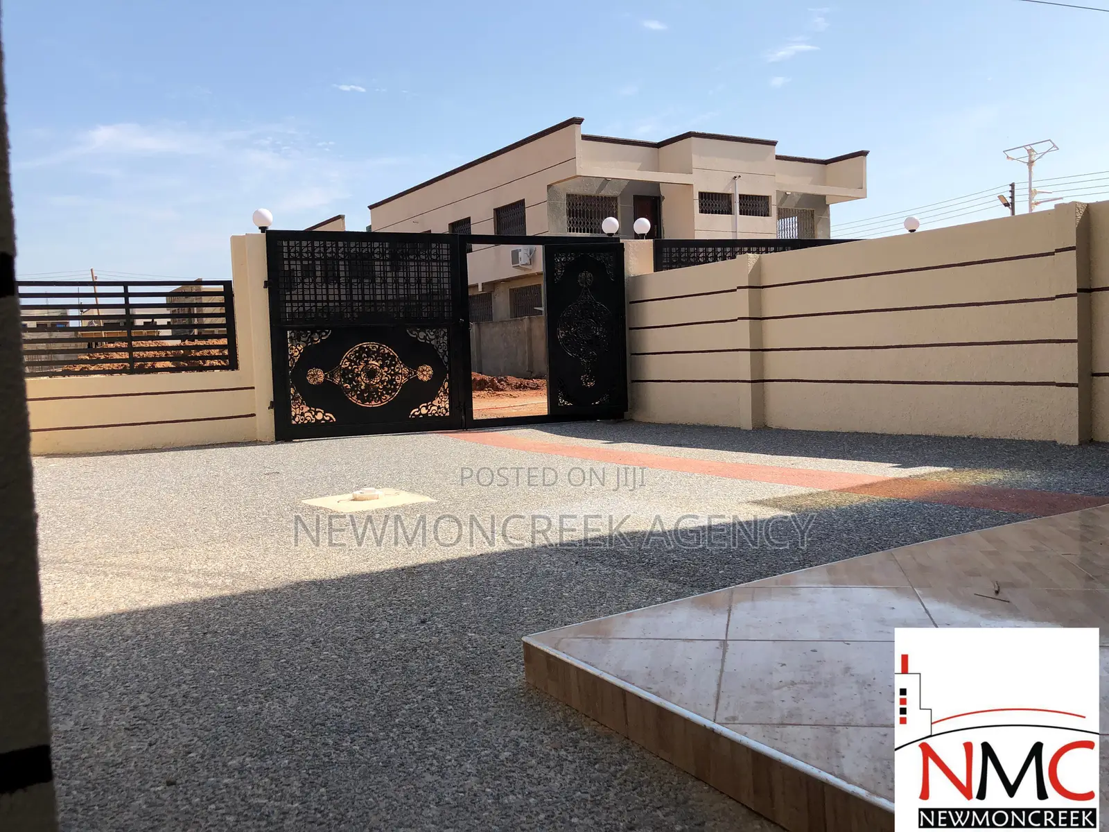 3bdrm Duplex in Oyarifa Road, Accra Metropolitan for sale in Accra Metropolitan