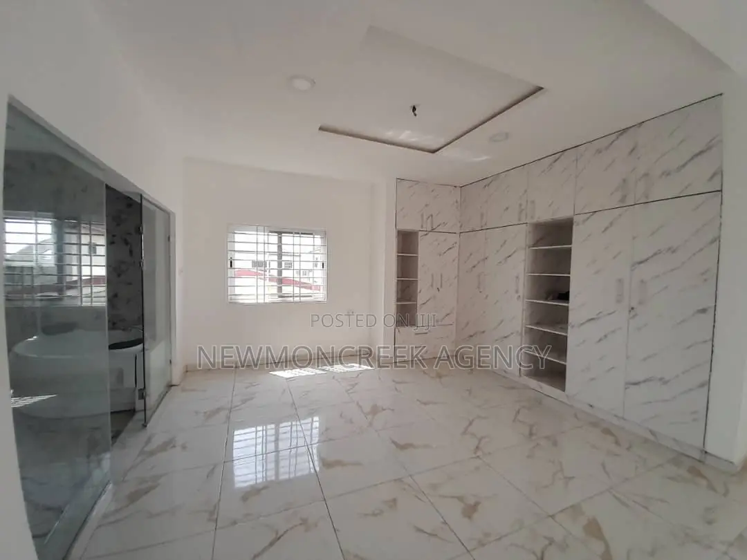 5bdrm Duplex in Lakeside Estates, Accra Metropolitan for sale in Accra Metropolitan