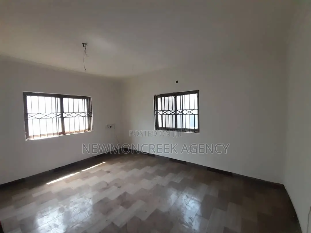 5bdrm Duplex in Lakeside Estates, Accra Metropolitan for sale in Accra Metropolitan