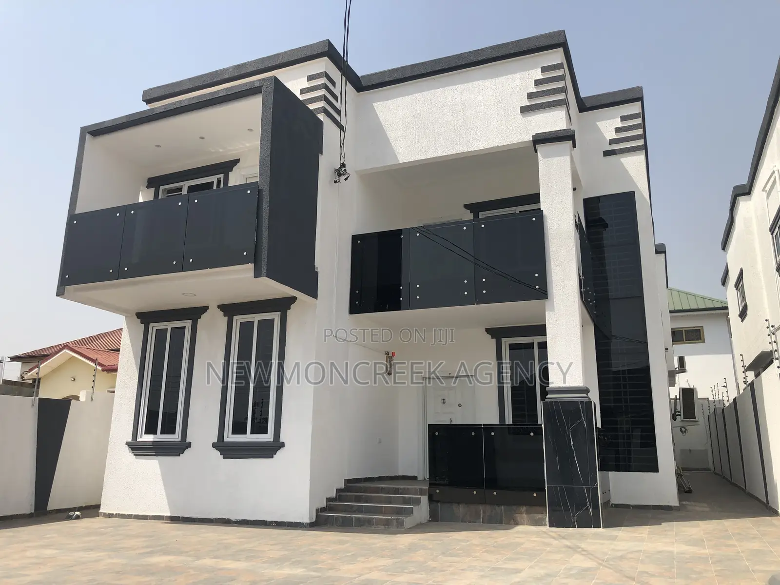 5bdrm Duplex in Lakeside Estates, Accra Metropolitan for sale in Accra Metropolitan