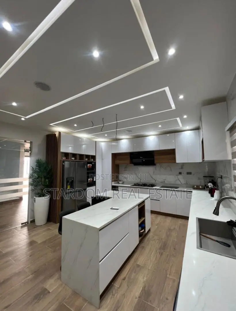 4bdrm Duplex in Ashaley Botwe for sale in Ashaley Botwe