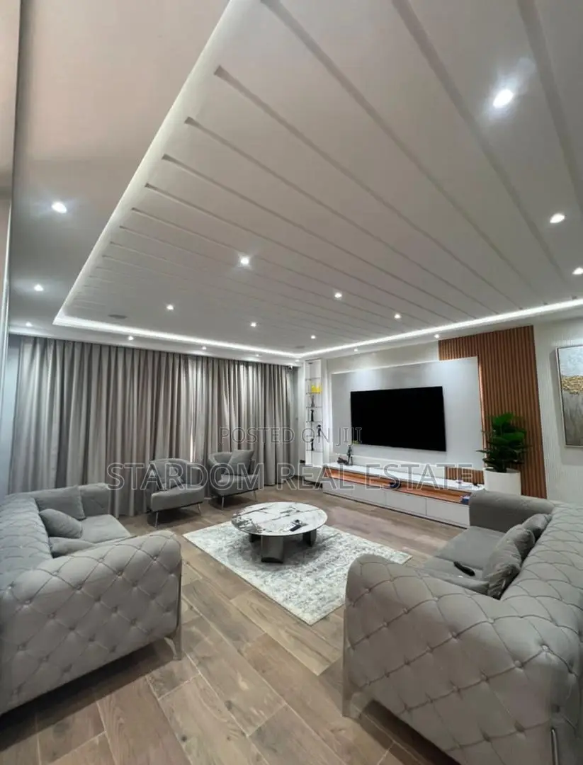 4bdrm Duplex in Ashaley Botwe for sale in Ashaley Botwe