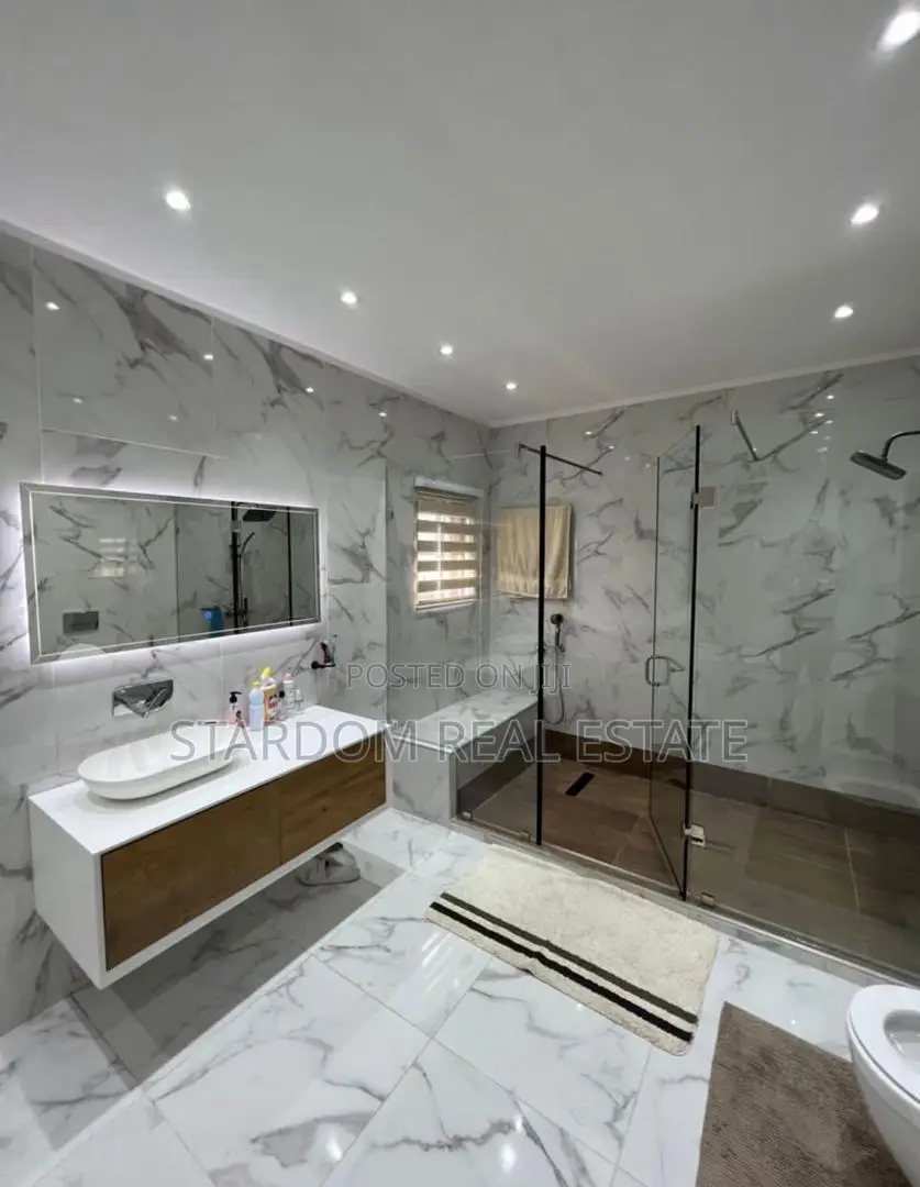 4bdrm Duplex in Ashaley Botwe for sale in Ashaley Botwe